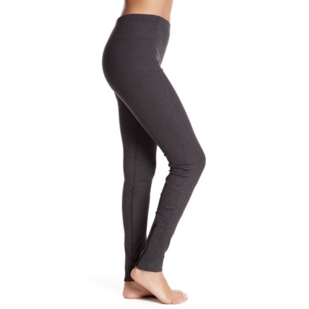 Theory Via S Waffle-Knit Leggings, Onyx/Grey. Gently worn, great condition!